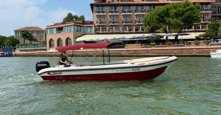Sailing Venice: Boat Rental Among the Canals - Comfortable Boat Features