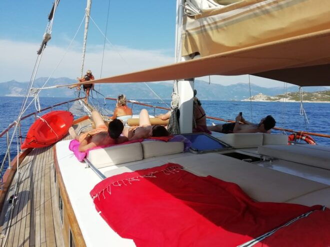 Saint Florent: Cap Corse Cruise With Swimming and Lunch - Dining Experience