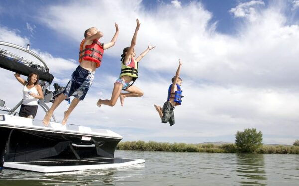 Saint Lawrence River: Adventure Fishing on a Powerboat - Booking and Reservation