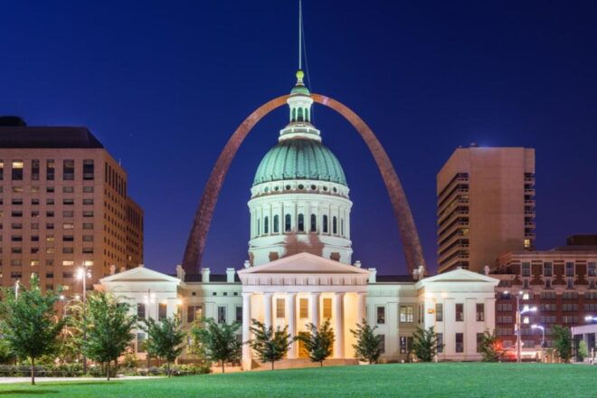Saint Louis: Romantic Tour in The City of Love - Experience