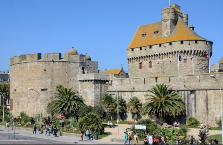 Saint-Malo: 2-Hour Private Walking Tour & Commentary - Booking and Logistics