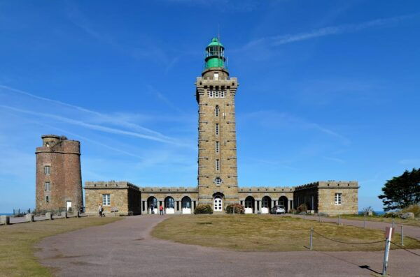 Saint-Malo & Dinard- Day Trip With Luxury Minivan From Paris - Questions You May Have