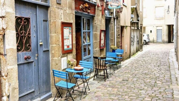 Saint Malo: Leisurely Stroll Through Historical Old Town - Navigating the Self-Guided Tour