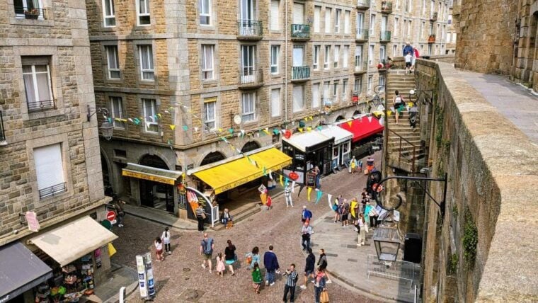 Saint Malo: Leisurely Stroll Through Historical Old Town - Glimpses of Saint-Malos History