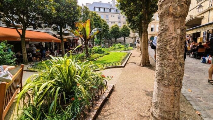 Saint Malo: Leisurely Stroll Through Historical Old Town - Exploring the Old Towns Landmarks