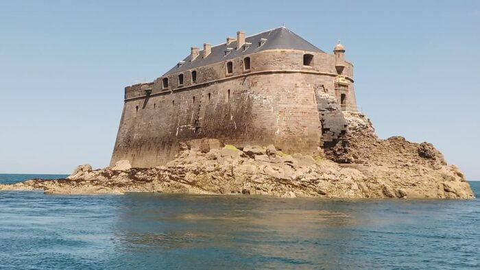 Saint-Malo: Sailing & Water Cab - Navigating the Trip