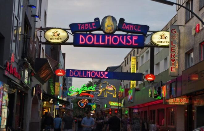 Saint Pauli Quickie the Short and Sexy Tour in Hamburg - Booking and Cancellation Policies