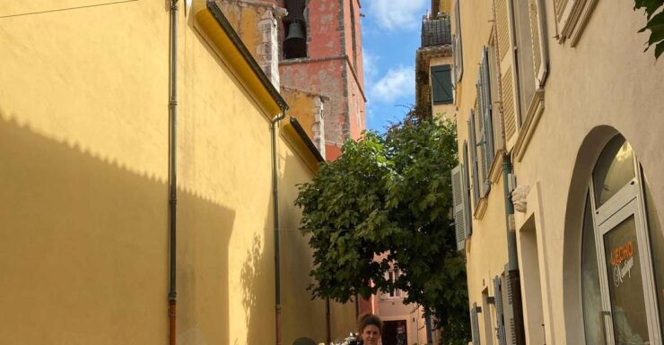 Saint Tropez : Private Walking Tour With a Tropezienne Guide - Activity Details