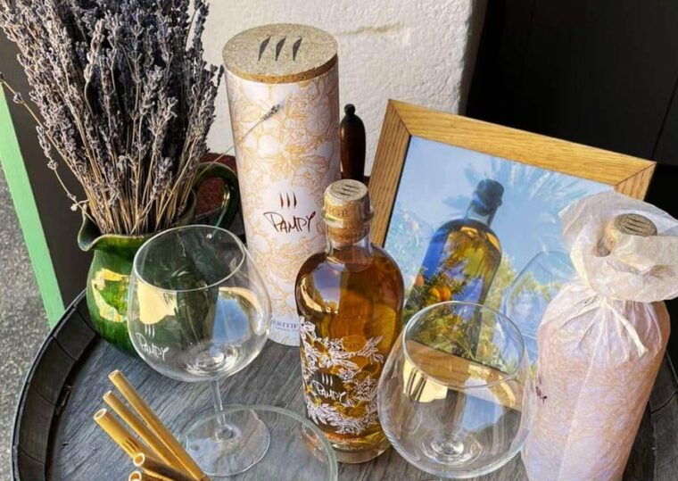 Saint-Tropez: Vintage Car Wine Tour - Language Options and Expert Guidance