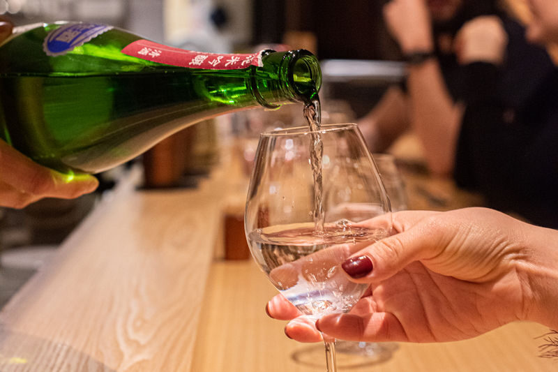 Sake Tasting Class with a Sake Professional in Tokyo - Six pours, with temperature and cup shape in the mix