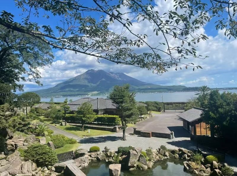 Sakurajima,Sengan-en Garden, Tenmonkan-dori Shopping Street Day Tour - Kagoshima City Aquarium: the final listed attraction