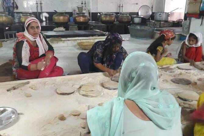 Salaam Baalak Trust City Walk and Volunteering at a Local Community Kitchen - Good To Know  