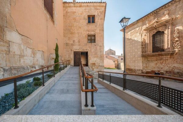 Salamanca: Convent of Las Claras With Free Audioguide - Frequently Asked Questions