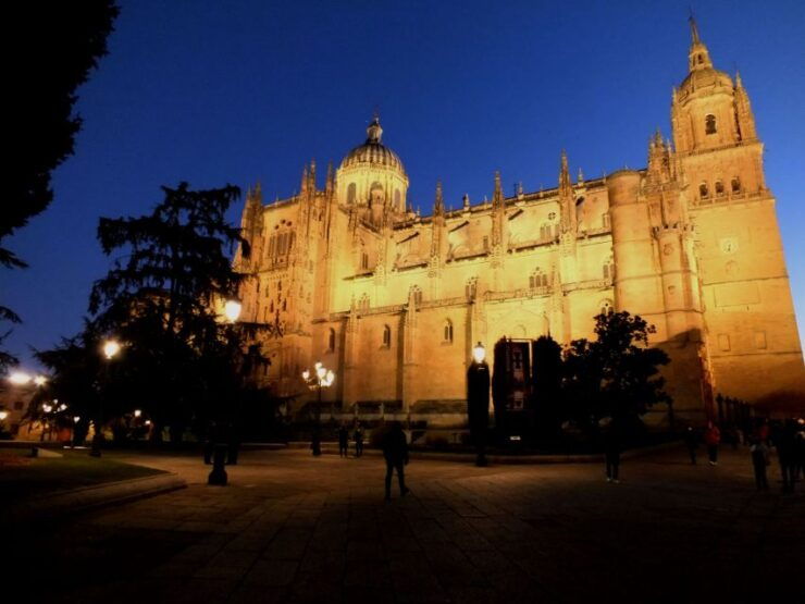Salamanca: Local Legends Evening Walking Tour - Activity Details