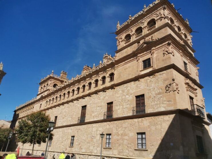 Salamanca: Monuments and Landmarks Guided Walking Tour - Tour Highlights