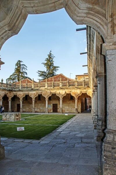 Salamanca - Old Town Private Walking Tour - Architectural Wonders