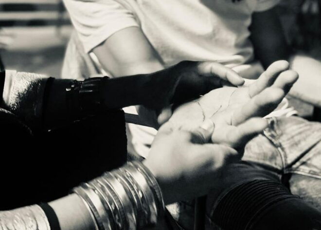 Salamanca: Palmistry, Come and Discover Your Path in Your Hands - Age Requirement