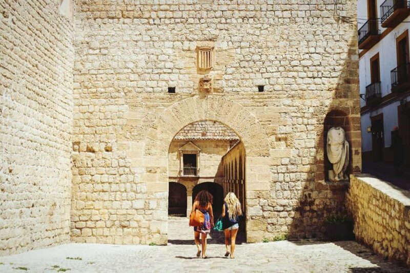 Salamanca: Private 2-Hour Intro City Walk with Local Guide - Authentic Insights from Past Travelers  