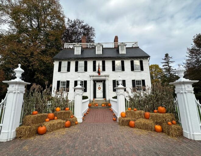 Salem, MA: Hocus Pocus Movie Guided Walking Tour - Tour Features