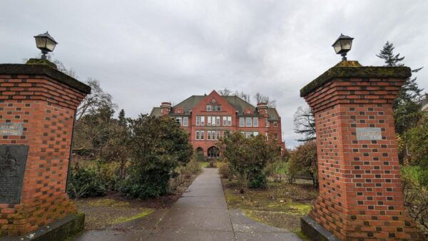 Salem Oregon: Scavenger Hunt Walking Tour and Game - Tour Duration and Meeting Point