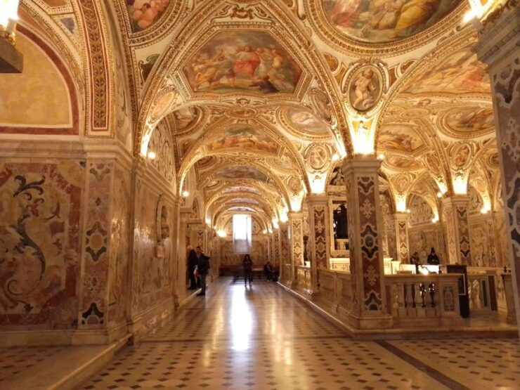 Salerno Walking Tour - Language Options and Group Experience