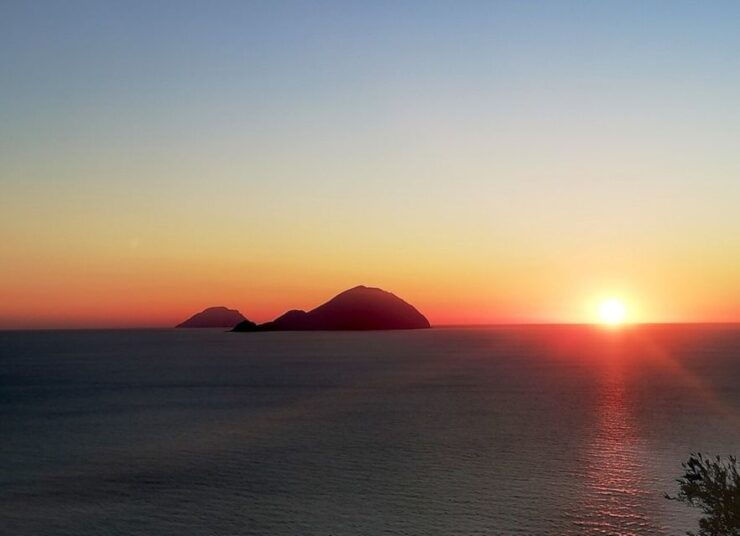 Salina Island: Leni Forests Sunset Hiking Tour - Experience Highlights