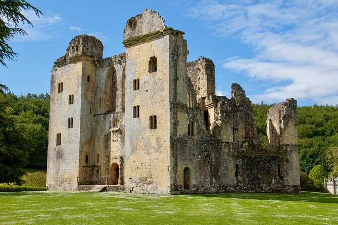 Salisbury Tour App, Hidden Gems Game and Big Britain Quiz (1 Day Pass) UK - How It Works on Your Smartphone