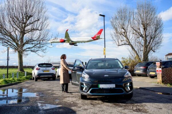 Saloon Gatwick Airport to Central London Transfer - Common Questions