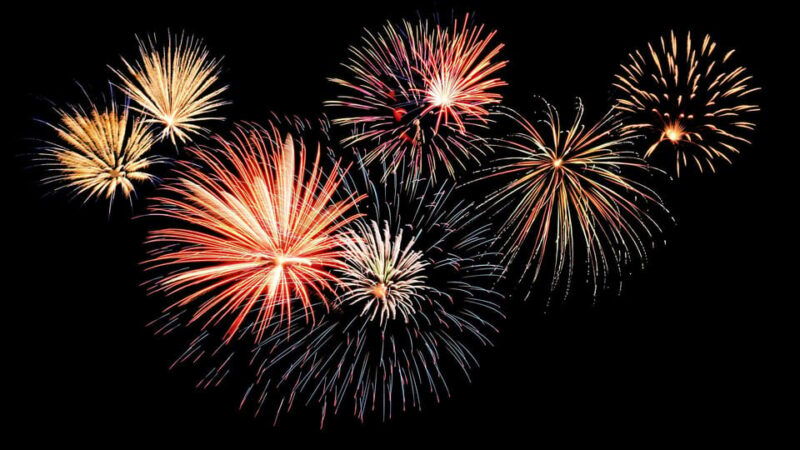 Salou: Fireworks Cruise on Dorimar II With Drinks - Complimentary Drinks and Refreshments