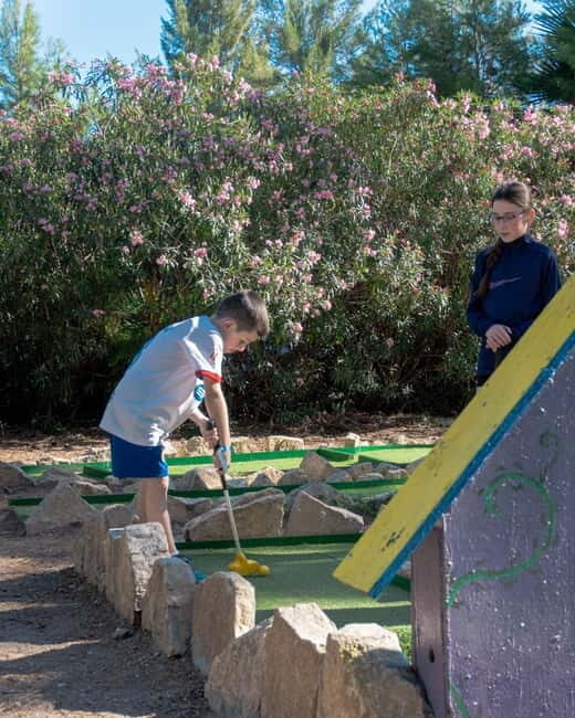 Salou: Minigolf Pass with Gear - Practical Tips for Your Visit