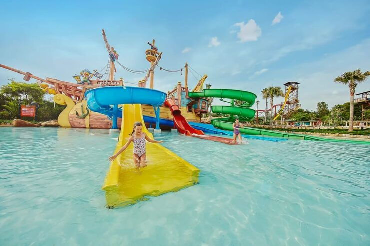 Salou: PortAventura Caribe Aquatic Park 1-Day Ticket - Park Location and Attractions Overview