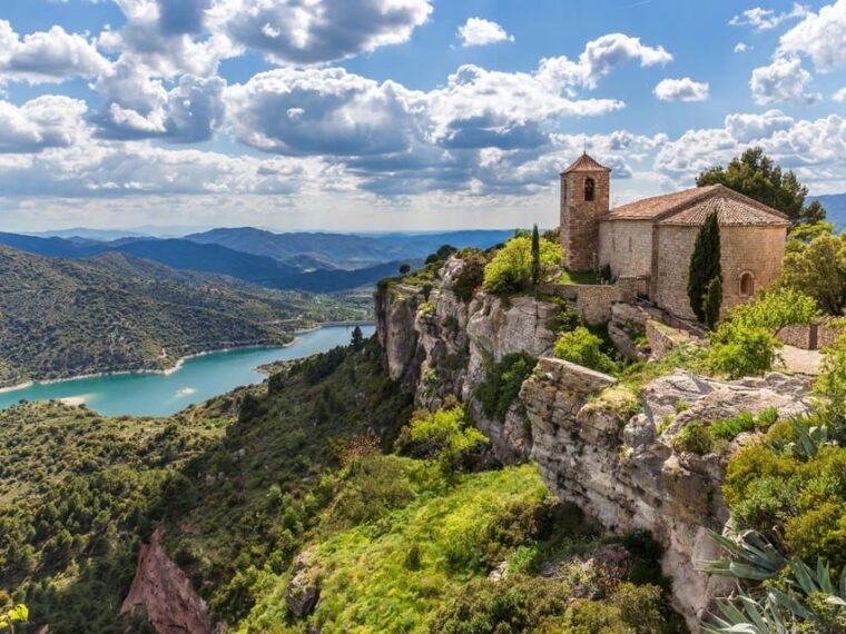 Salou: Siurana Castle and Cornudella Winery Tour - Exploring Siuranas Picturesque Village