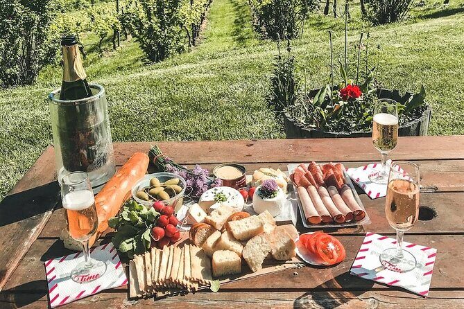 Salt Spring Island "Artisan Trail" Hop On Hop Off Tour! - Good To Know  