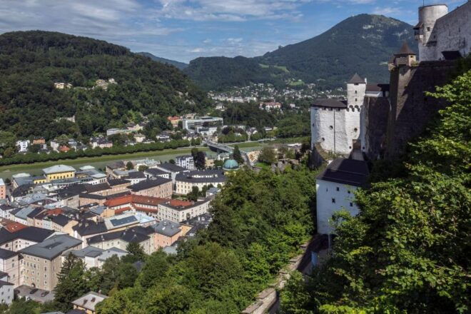 Salzburg: Express Walking Tour With a Local - Select Participants and Date
