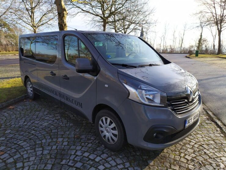 Salzburg: Private One-Way Transfer to Cesky Krumlov - Booking and Logistics Details