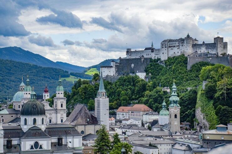 Salzburg: Private One-Way Transfer to Cesky Krumlov - Free Cancellation and Refund Policy