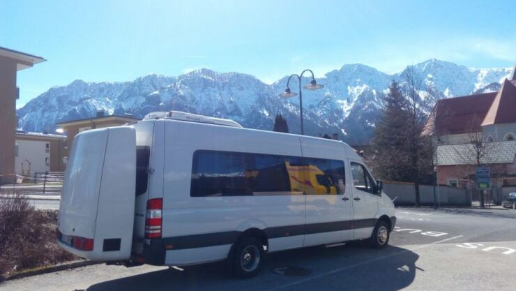 Salzburg: Sightseeing Transfer to Prague via Cesky Krumlov - Experience