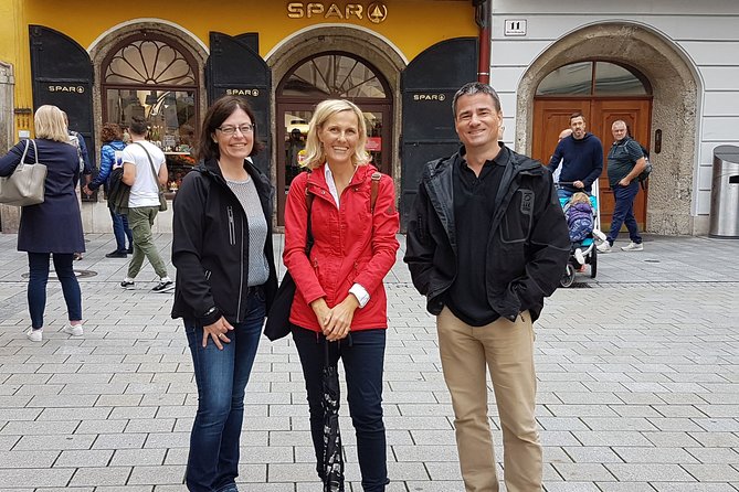 Salzburg Small-Group Introductory Walking Tour With Historian Guide - Tour Guides and Additional Details