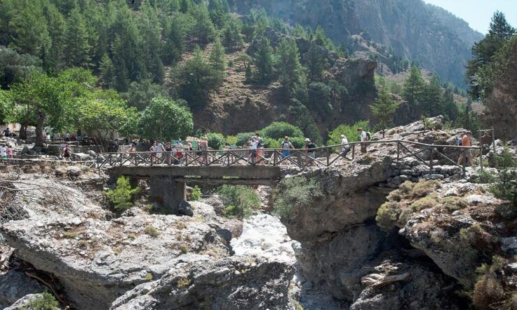 Samaria Gorge Day Trip Hiking Tour - Hiking Experience