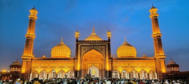 Same Day Old & New Delhi Tour By Private Car. - Indulging in North Indian Mughlai Cuisine
