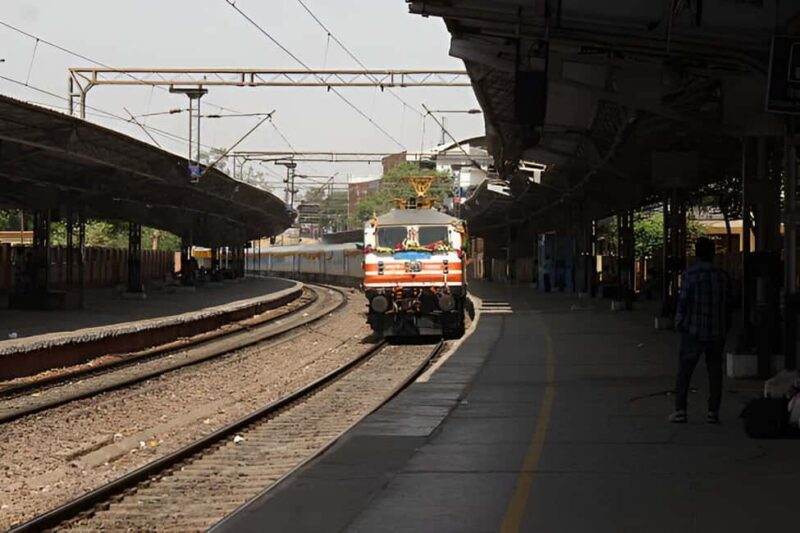 Same-Day Taj Mahal Tour from Delhi via Gatimaan Express - Good To Know