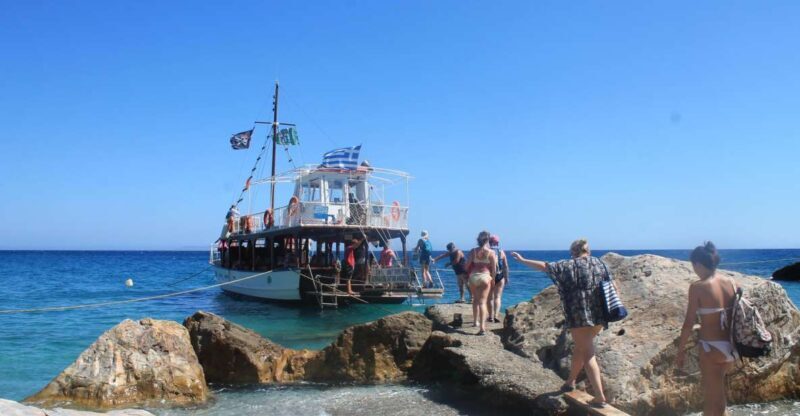 Samos: Full-Day Boat Cruise with Lunch (and bus transfer) - Who Will Love This Experience?