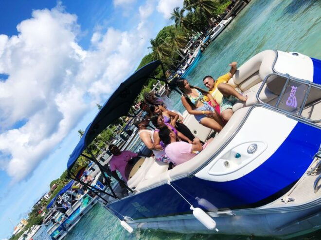 San Andres: Private Boat Trip With Aquarium and Beach Stops - Location Details