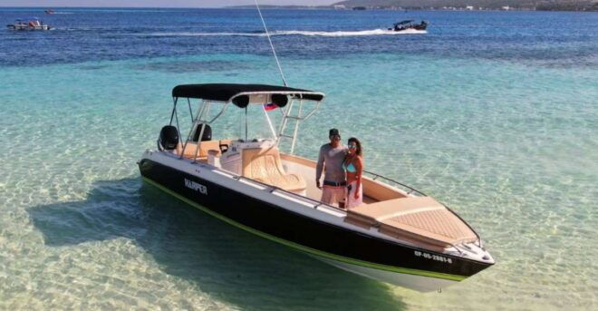San Andres: Private San Andres Bay Tour by Luxury Speedboat - The Sum Up