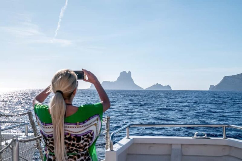 San Antonio: Boat tour to Es Vedrá with drinks and snacks - Good To Know