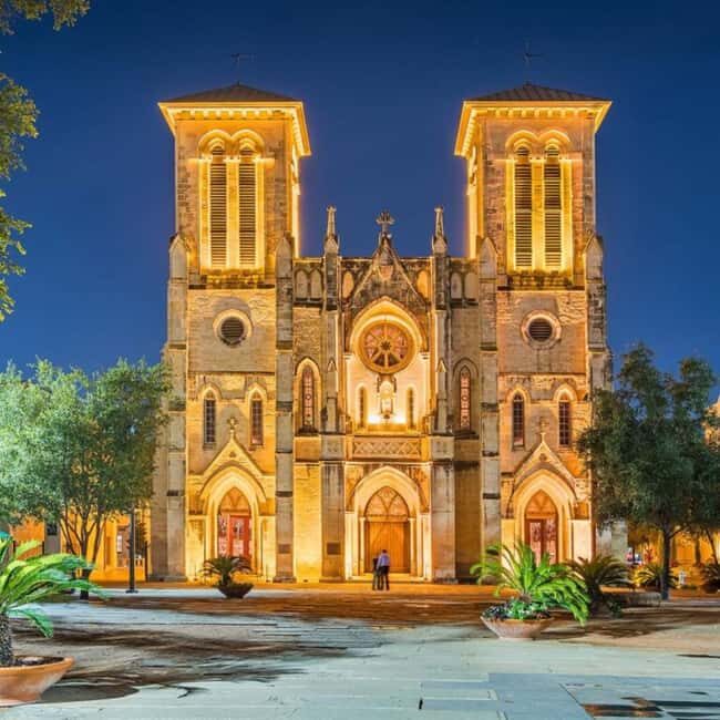 San Antonio: City Lights Night Tour by Trolley - An In-Depth Look at the San Antonio Night Tour