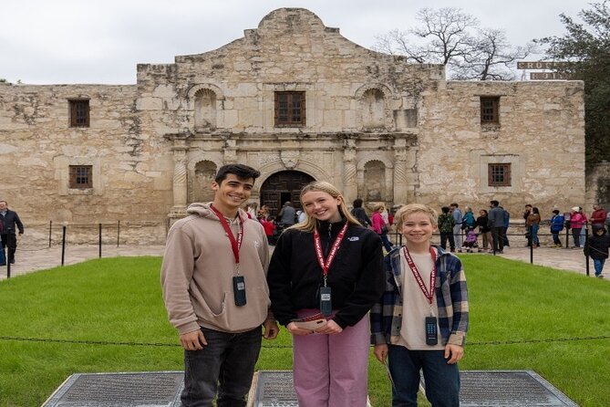 San Antonio Small Group Walking Tour With Riverwalk Boat Cruise - Guide Attire and Arrival Time