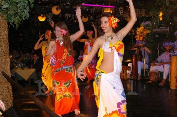 San Cristobal Hill Night Tour With Dinner Show - Experience Highlights