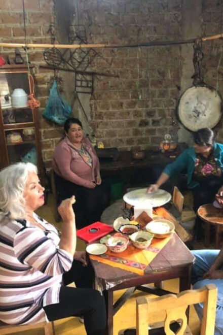 San Cristóbal: Private San Juan Chamula and Zinacantán Tour - Local Interactions