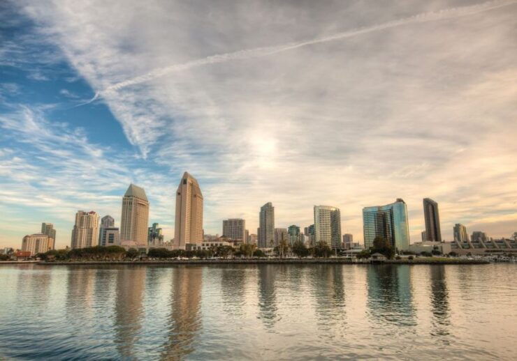 San Diego: Christmas Eve Buffet Brunch or Dinner Cruise - Cruise Details